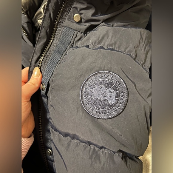 Canada Goose Navy Puffer Vest - Picture 8 of 14